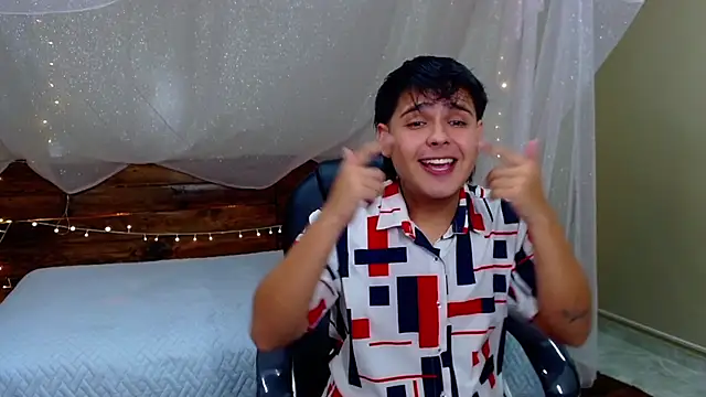 Snapshot of AndrewPherson chatting on March 10, 2025, 12:26 pm AndrewPherson online show from March 10, 2025, 12:26 pm