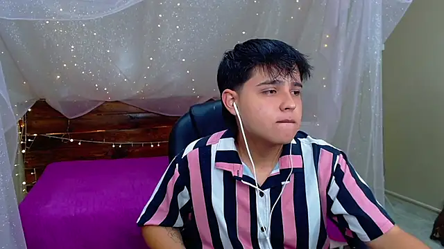 Snapshot of AndrewPherson chatting on March 13, 2025, 12:13 pm AndrewPherson online show from March 13, 2025, 12:13 pm