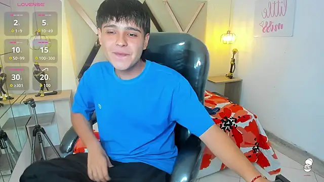 Snapshot of AndrewPherson chatting on September 21, 2025, 12:40 pm AndrewPherson online show from September 21, 2025, 12:40 pm