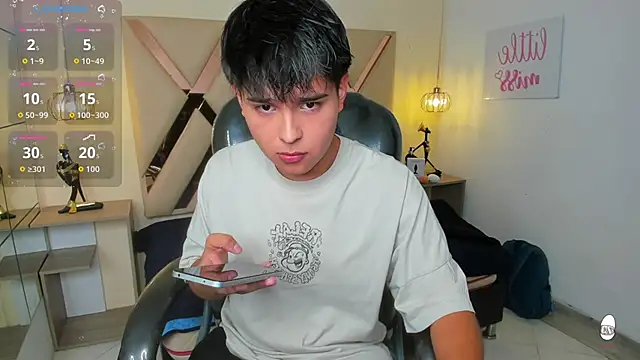 Snapshot of AndrewPherson chatting on September 24, 2025, 12:30 pm AndrewPherson online show from September 24, 2025, 12:30 pm