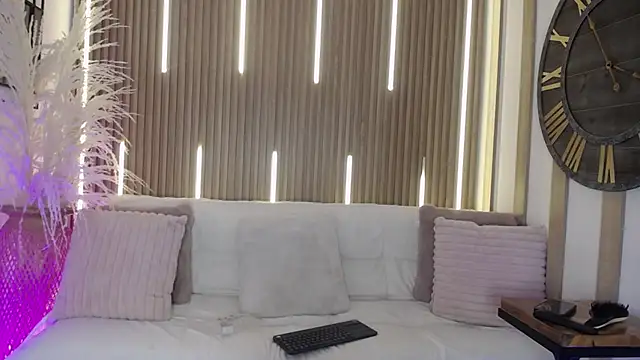 Aniie Doll online show from November 19, 2025, 8:31 pm