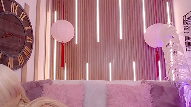 Aniie Doll online show from January 13, 2026, 8:36 pm