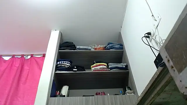 nicolle milf1978 online show from April 17, 2026, 10:35 pm