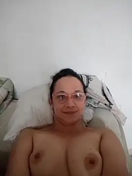 nicolle milf1978 online show from May 29, 2026, 12:47 pm