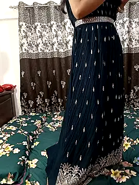 Snapshot of Cute-Bhavya chatting on February 6, 2025, 2:55 am Cute-Bhavya online show from February 6, 2025, 2:55 am