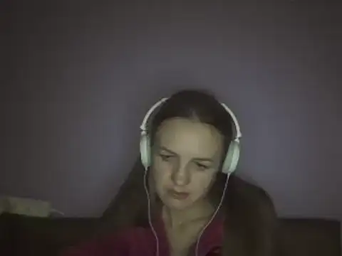 Snapshot of Milaniya261 chatting on March 6, 2025, 12:54 am Milaniya261 online show from March 6, 2025, 12:54 am