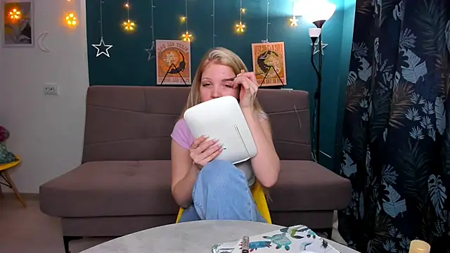 Snapshot of Xloe_Queen chatting on January 23, 2025, 10:11 am Xloe Queen online show from January 23, 2025, 10:11 am