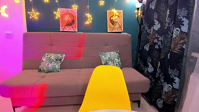 Snapshot of Xloe_Queen chatting on February 17, 2025, 2:15 pm Xloe Queen online show from February 17, 2025, 2:15 pm