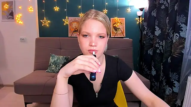 Snapshot of Xloe_Queen chatting on March 16, 2025, 1:27 pm Xloe Queen online show from March 16, 2025, 1:27 pm