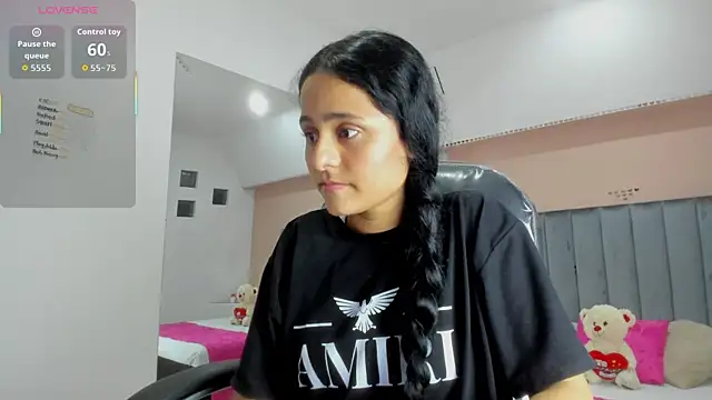 Giselle Roldan online show from November 7, 2025, 3:17 am