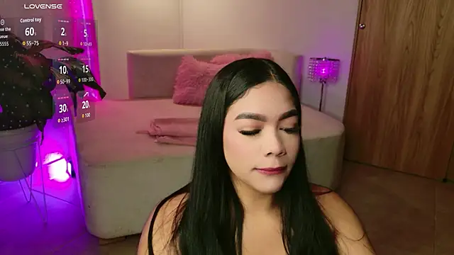 Snapshot of AllissonJames chatting on July 27, 2026, 10:44 am AllissonJames online show from July 27, 2026, 10:44 am