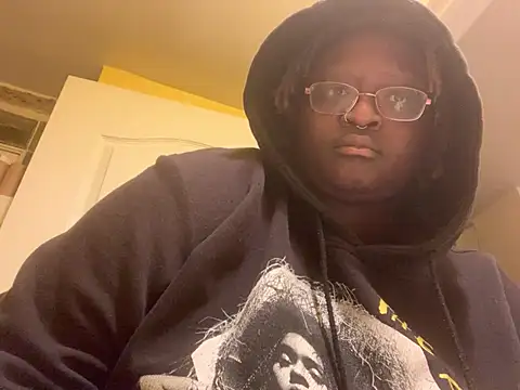 BigKittyRaven online show from January 4, 2025, 4:23 am