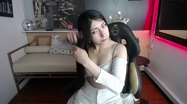 Angela Diaz  online show from December 9, 2024, 6:25 pm