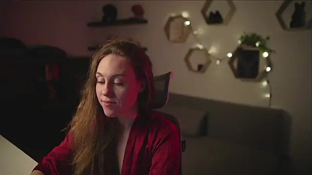 Berberis  Silene online show from October 5, 2025, 8:07 pm