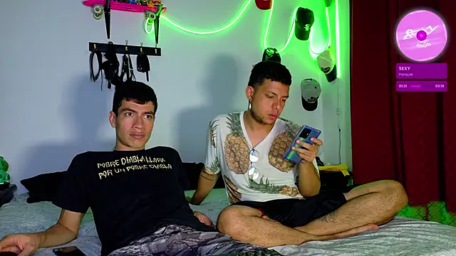 Snapshot of Nymphobuddies chatting on December 23, 2024, 6:05 pm Nymphobuddies online show from December 23, 2024, 6:05 pm