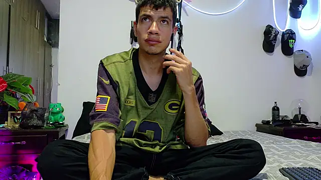 Snapshot of Nymphobuddies chatting on January 23, 2025, 4:09 am Nymphobuddies online show from January 23, 2025, 4:09 am