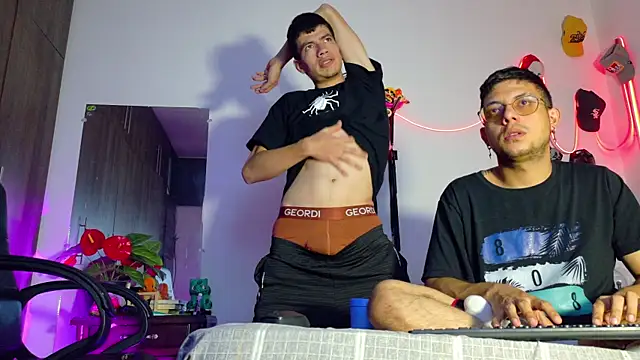 Snapshot of Nymphobuddies chatting on January 25, 2025, 3:40 am Nymphobuddies online show from January 25, 2025, 3:40 am