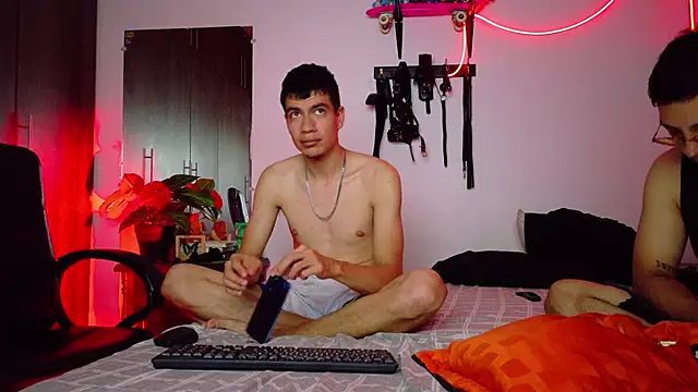 Snapshot of Nymphobuddies chatting on January 26, 2025, 4:51 am Nymphobuddies online show from January 26, 2025, 4:51 am