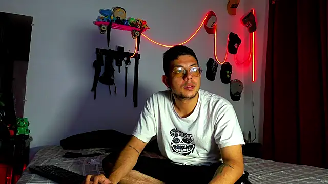 Snapshot of Nymphobuddies chatting on January 27, 2025, 10:38 pm Nymphobuddies online show from January 27, 2025, 10:38 pm