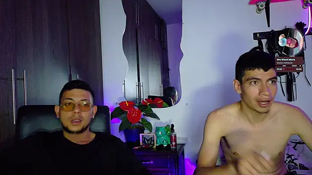 Snapshot of Nymphobuddies chatting on February 19, 2025, 5:05 am Nymphobuddies online show from February 19, 2025, 5:05 am