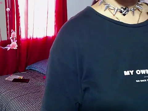 Snapshot of sofi_bronw chatting on December 17, 2024, 2:55 pm sofi bronw online show from December 17, 2024, 2:55 pm