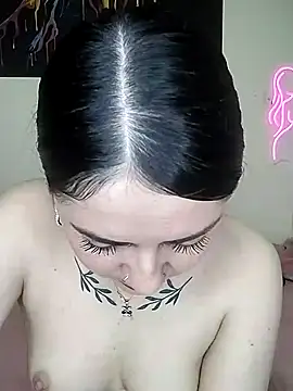 Emily-Hott- online show from December 24, 2024, 3:16 pm