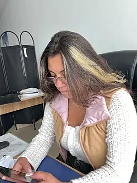 LIZ-06  online show from June 16, 2026, 1:36 pm