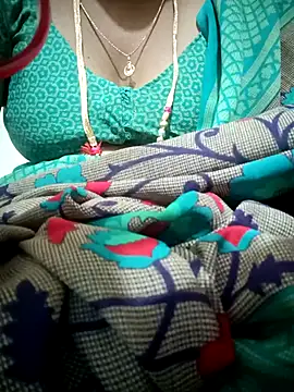 Cute-chinny online show from September 22, 2025, 1:13 pm