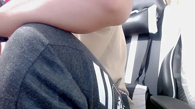 danilo302209 online show from January 27, 2025, 12:05 pm