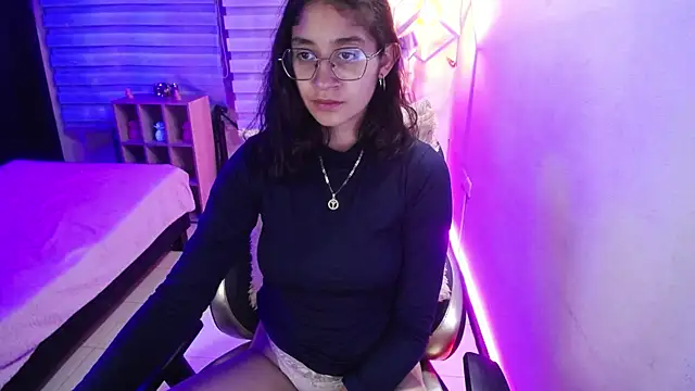 Lili Gomez  online show from January 12, 2025, 3:46 pm