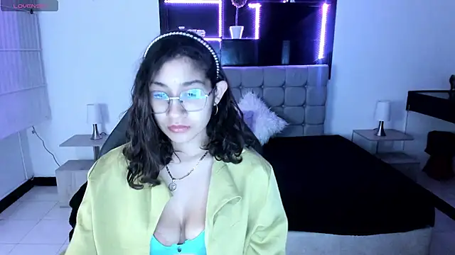 Lili Gomez  online show from January 24, 2025, 12:41 pm