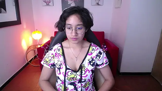 Lili Gomez  online show from February 15, 2025, 10:52 pm