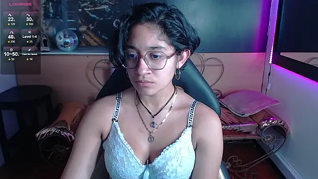 Lili Gomez  online show from October 2, 2025, 1:29 pm