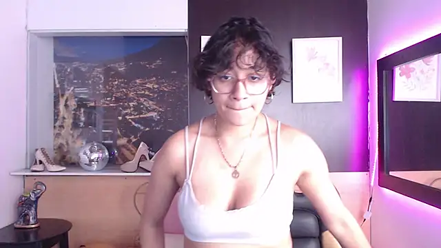 Lili Gomez  online show from October 29, 2025, 2:30 pm