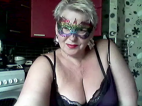 Snapshot of Lisa_Suzie chatting on May 22, 2026, 8:21 am Lisa Suzie online show from May 22, 2026, 8:21 am