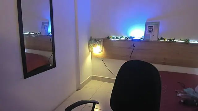 Snapshot of Emyli_rousse_ chatting on January 9, 2025, 7:18 pm Emyli rousse online show from January 9, 2025, 7:18 pm