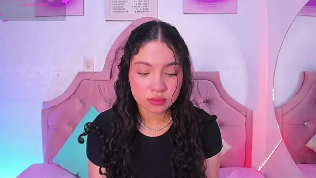 amandalee01 online show from September 13, 2025, 7:13 pm