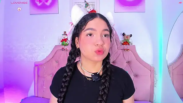 amandalee01 online show from December 19, 2025, 2:02 pm