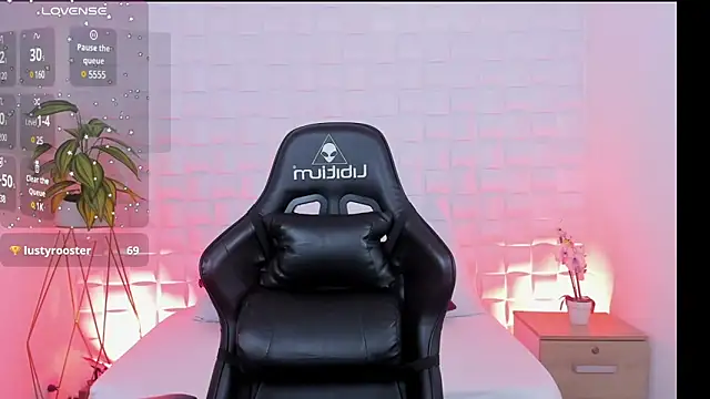 stephanya  online show from February 6, 2025, 11:15 pm