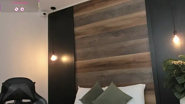 stephanya  online show from March 28, 2026, 12:27 pm