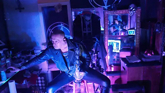 BULGEDEMON online show from November 18, 2025, 5:17 pm