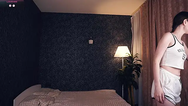 MoiraHavins online show from November 26, 2025, 5:08 am