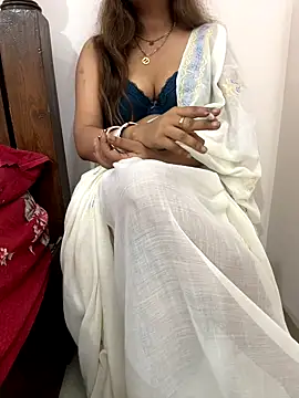 HoneyBearCpl online show from October 29, 2025, 3:36 pm