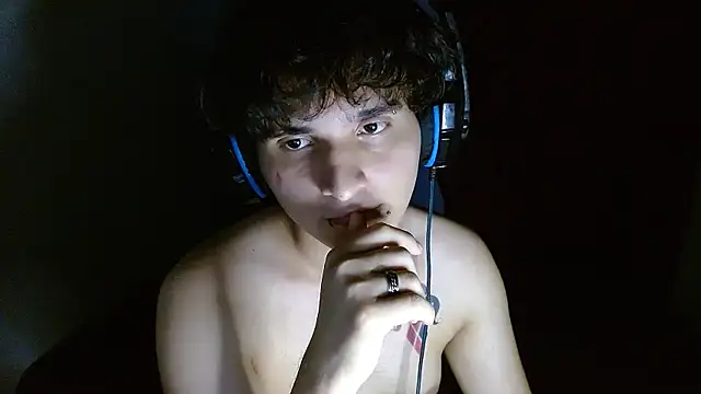 Snapshot of Charley_quin chatting on May 15, 2026, 2:07 am Charley quin online show from May 15, 2026, 2:07 am