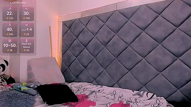 Nellyhills online show from October 6, 2025, 10:34 am