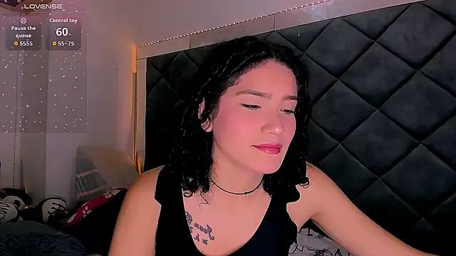 Nellyhills online show from October 22, 2025, 11:43 am