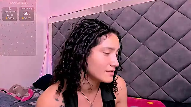 Nellyhills online show from November 18, 2025, 6:01 pm