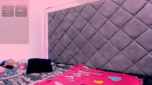 Nellyhills online show from November 23, 2025, 6:08 pm