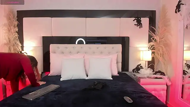 Snapshot of CarlaRossi_ chatting on October 24, 2025, 8:16 pm CarlaRossi online show from October 24, 2025, 8:16 pm