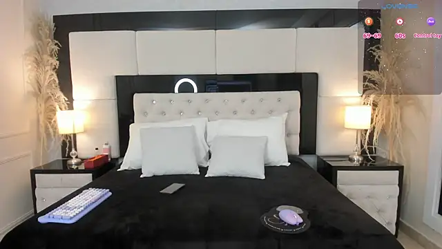 Snapshot of CarlaRossi_ chatting on November 20, 2025, 7:57 pm CarlaRossi online show from November 20, 2025, 7:57 pm